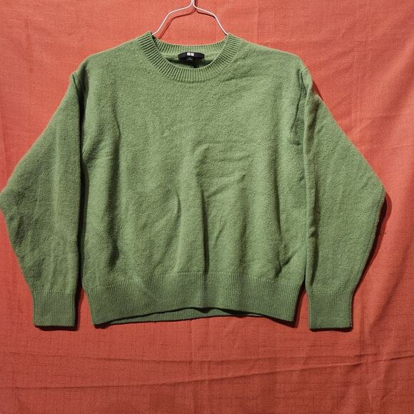 Uniqlo Olive Green Sweater Women's Medium 100% Wool Knit Pullover Cozycore Top - Picture 1 of 6